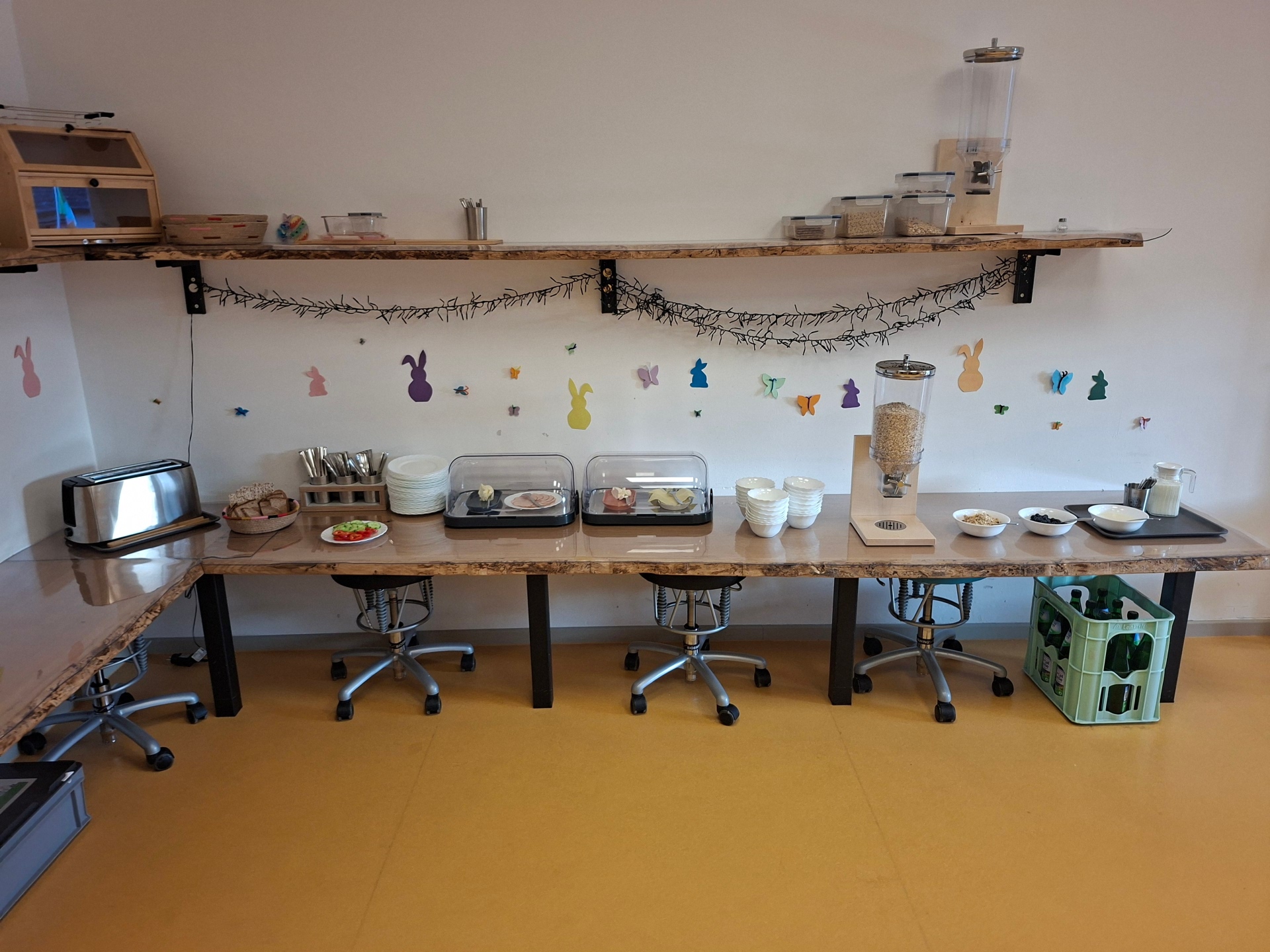 Das Foto zeigt das Frühstücksbuffet in der Kita Koisdorf.