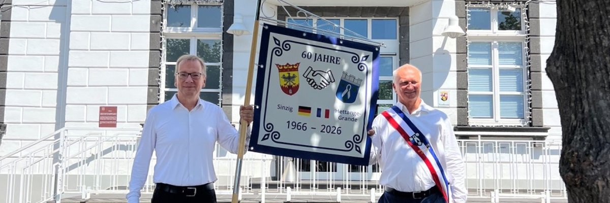 Das Foto zeigt die beiden Bürgermeister der Städte Sinzig und Hettange-Grande.