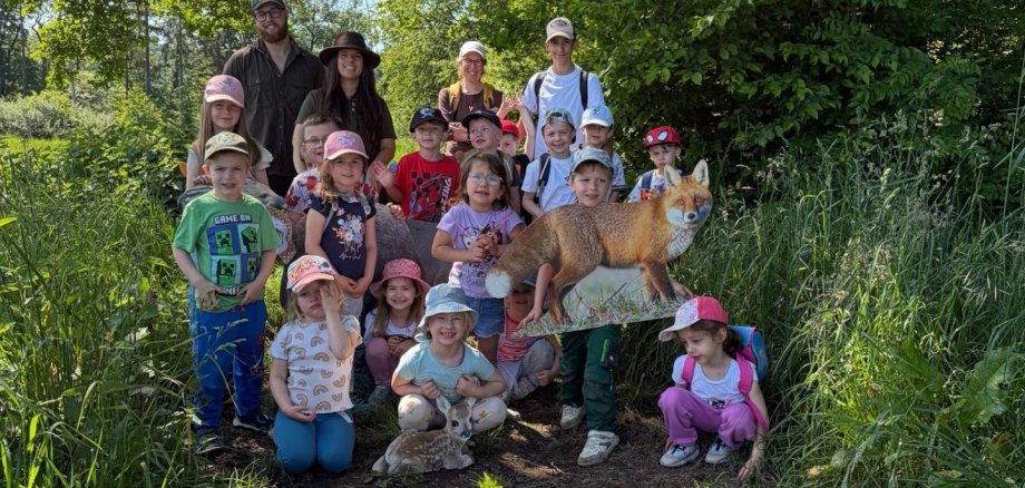 Rollende Waldschule Das Foto zeigt Kinder Kita Wilde Hummeln in Koisdorf im Wald.