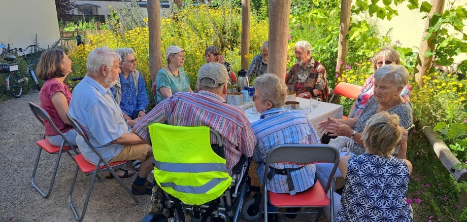 Klapp-Café jetzt im PikoPark Das Foto zeigt die Teilnehmer des Klapp-Cafés im PikoPark.