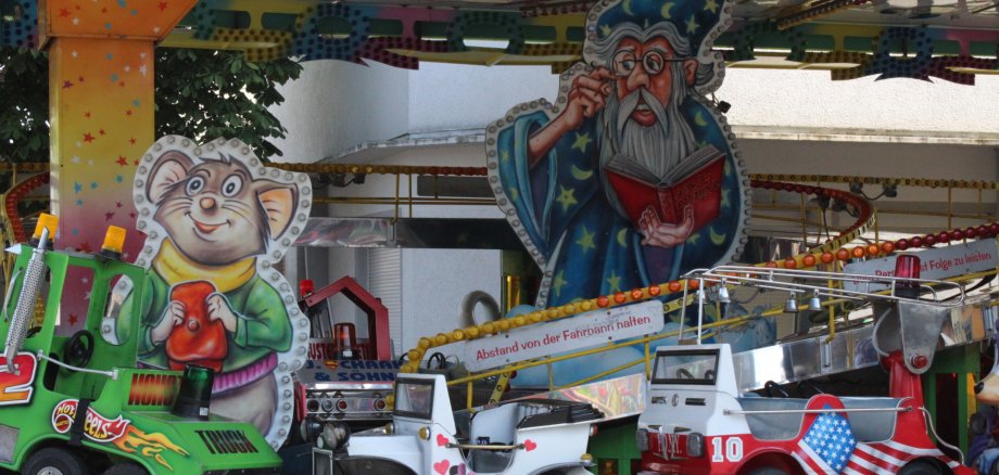 Das Foto zeigt ein Fahrgeschäft für Kinder