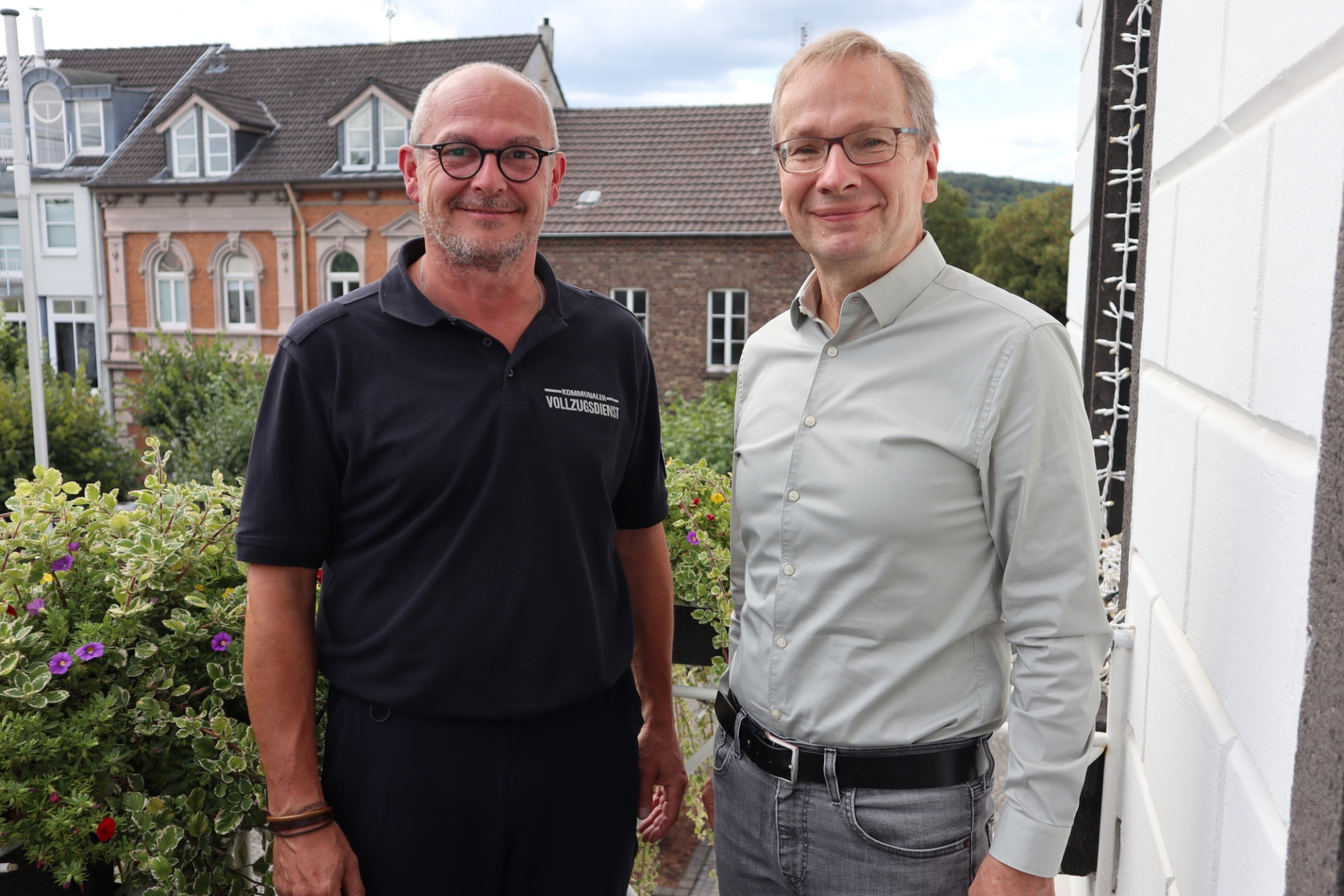 Das Foto zeigt Andreas Haubrichs (l.) mit Bürgermeister Andreas Geron. 