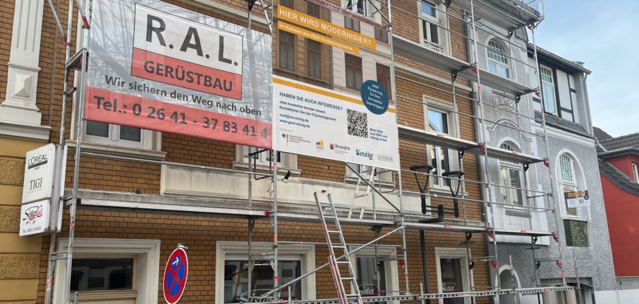 Das Foto zeigt ein Banner an einem Gebäude im ISEK-Gebiet.