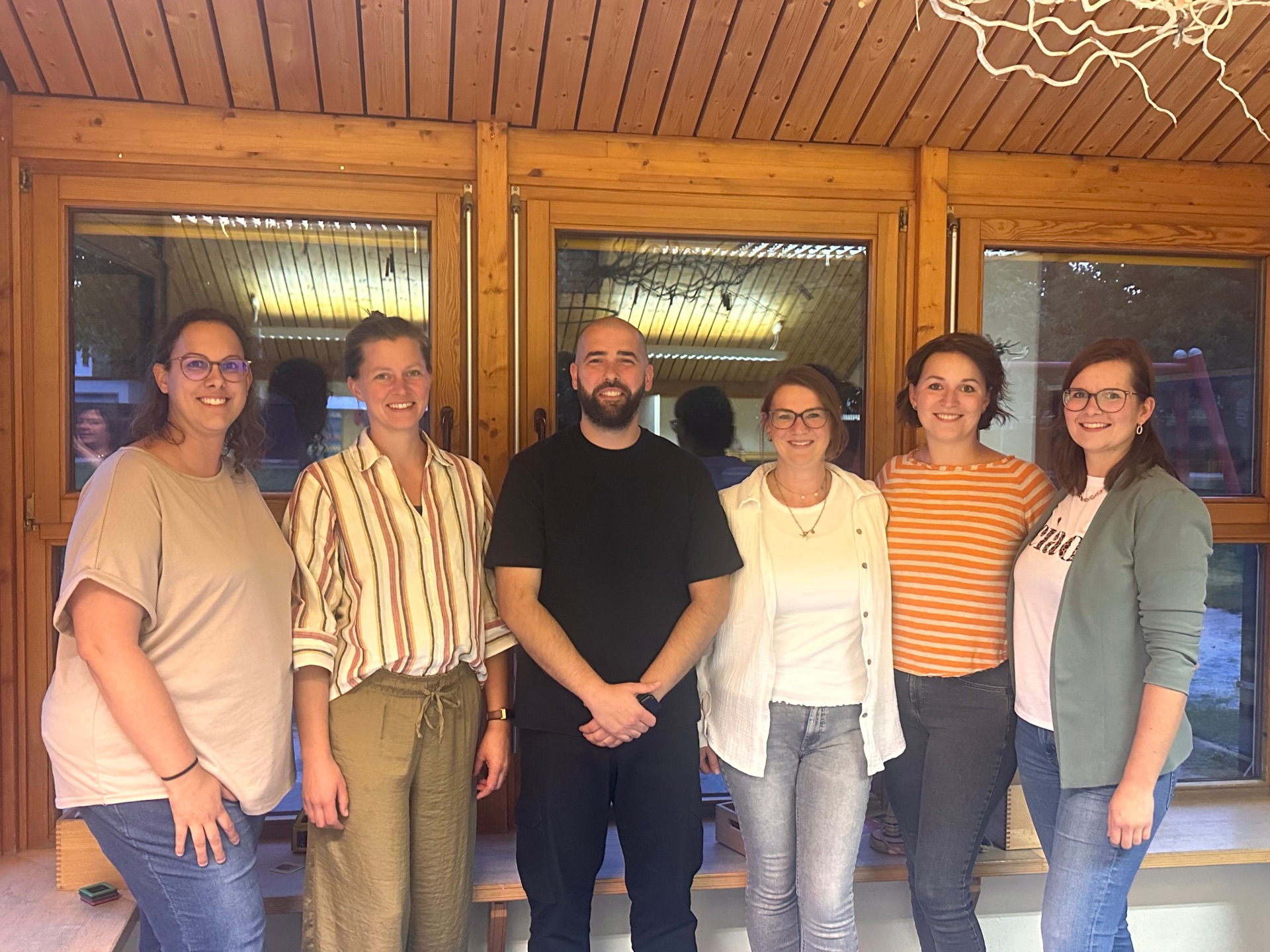 Das Foto zeigt die Mitglieder des neu gewählten Elternausschusses der Kita Storchennest