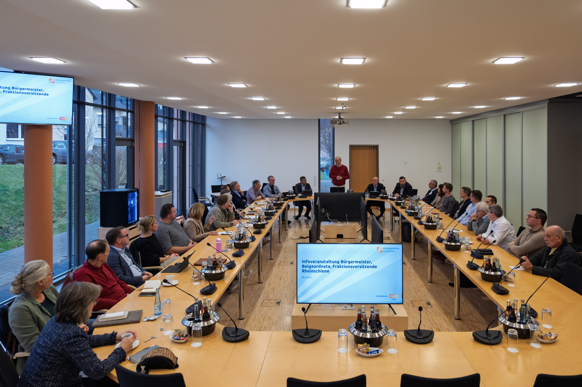 Im Grafschafter Rathaus informierten Vertreter der evm-Gruppe die kommunalen Vertreter über die bevorstehende Netzübernahme.