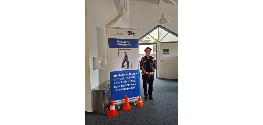 Rollator-Training in Sinzig stärkt Mobilität und Sicherheit für Senioren Das Foto zeigt die Mobilitätsberaterin Frau Cornelia Brodeßer.