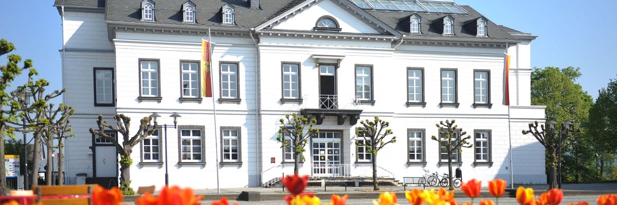 Das Bild zeigt das Sinziger Rathaus.