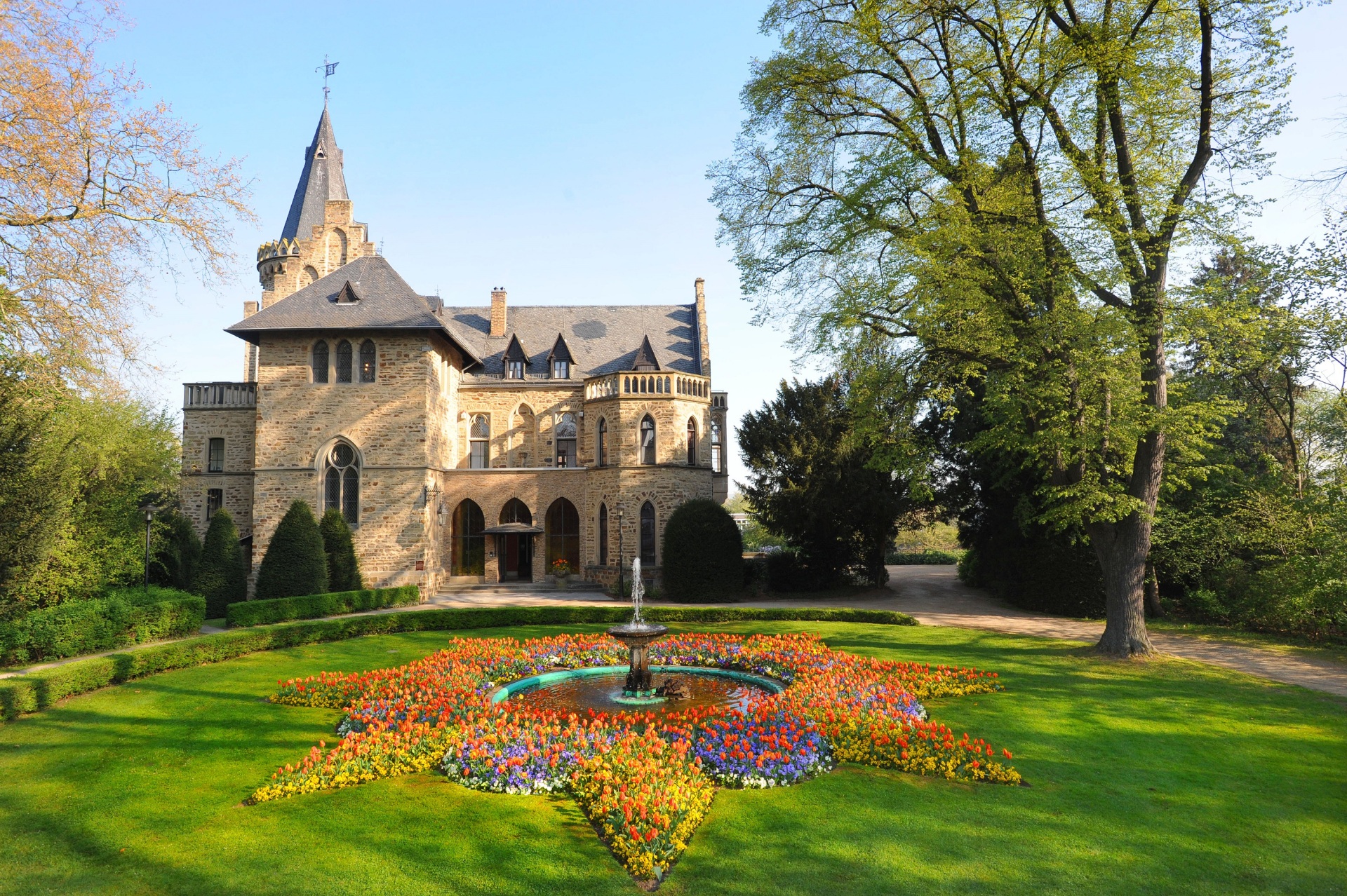 Das Foto zeigt das Sinziger Schloss von außen.