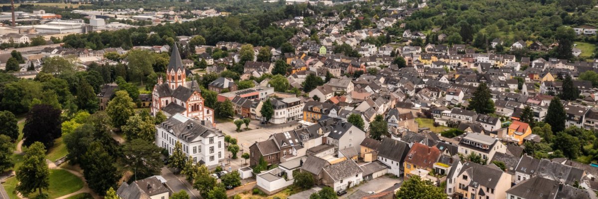Luftbild der Sinziger Innenstadt Dieses Foto zeigt eine Drohnenaufnahme der Sinziger Innenstadt