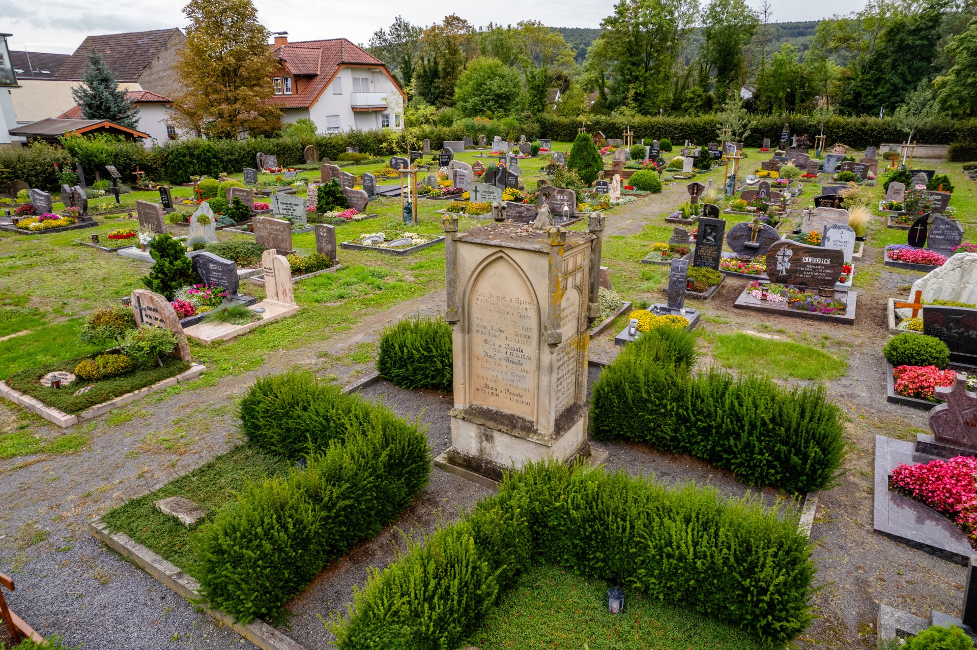 Das Foto zeigt ein Detail auf dem Friedhof in Bad Bodendorf.