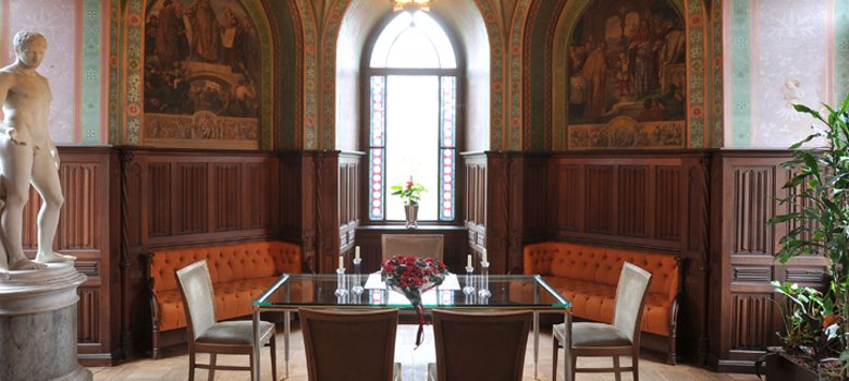 Das Bild zeigt das Trauzimmer im Schloss.