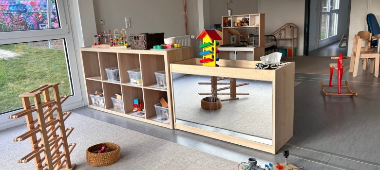 Das Foto zeigt einen Einblick in den Nestgruppenbereich der Kita Jahngarten.
