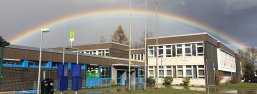 Regenbogenschule Sinzig Das Foto zeigt eine Außenansicht der Regenbogenschule Sinzig.