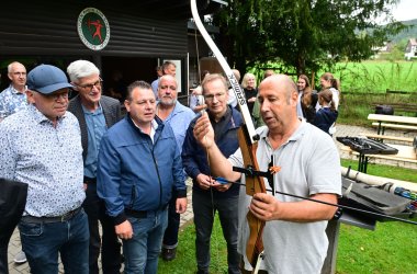 Das Foto zeigt die Wiedereröffnung der Schießanlage der Bogenschützen in Bad Bodendorf.