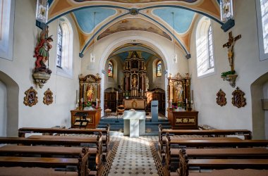 Dieses Foto zeigt die katholische Pfarrkirche St. Michael von innen