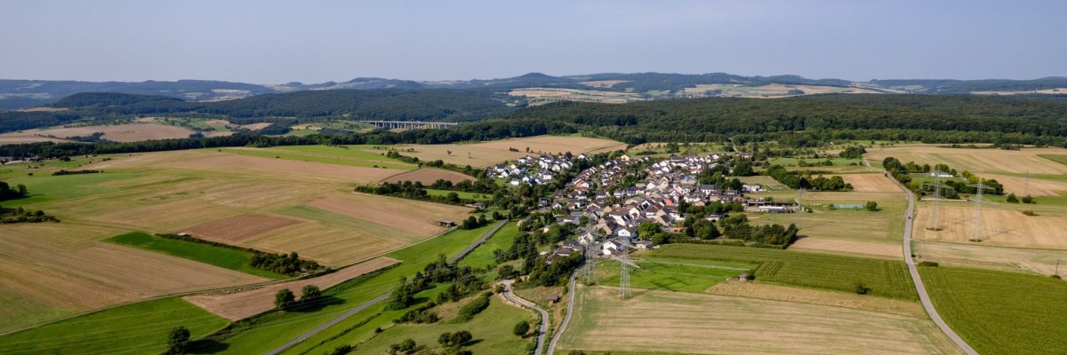 Franken und die umliegende Landschaft Dieses Foto zeigt Franken und die umliegende Landschaft von oben