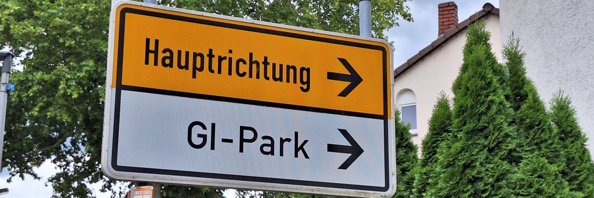 Richtungsweiser GI-Park Das Bild zeigt ein Hinweisschild in Richtung GI-Park