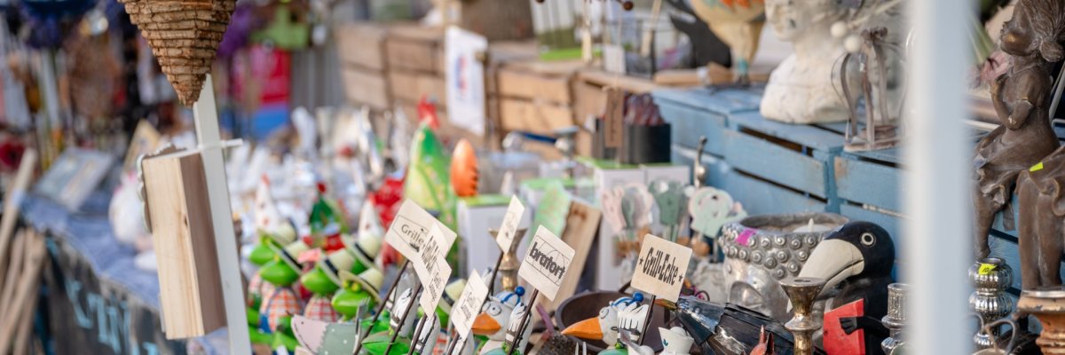 Veranstaltung der Aktivgemeinschaft Das Bild zeigt einen Marktstand bei einer Veranstaltung der Aktivgemeinschaft.