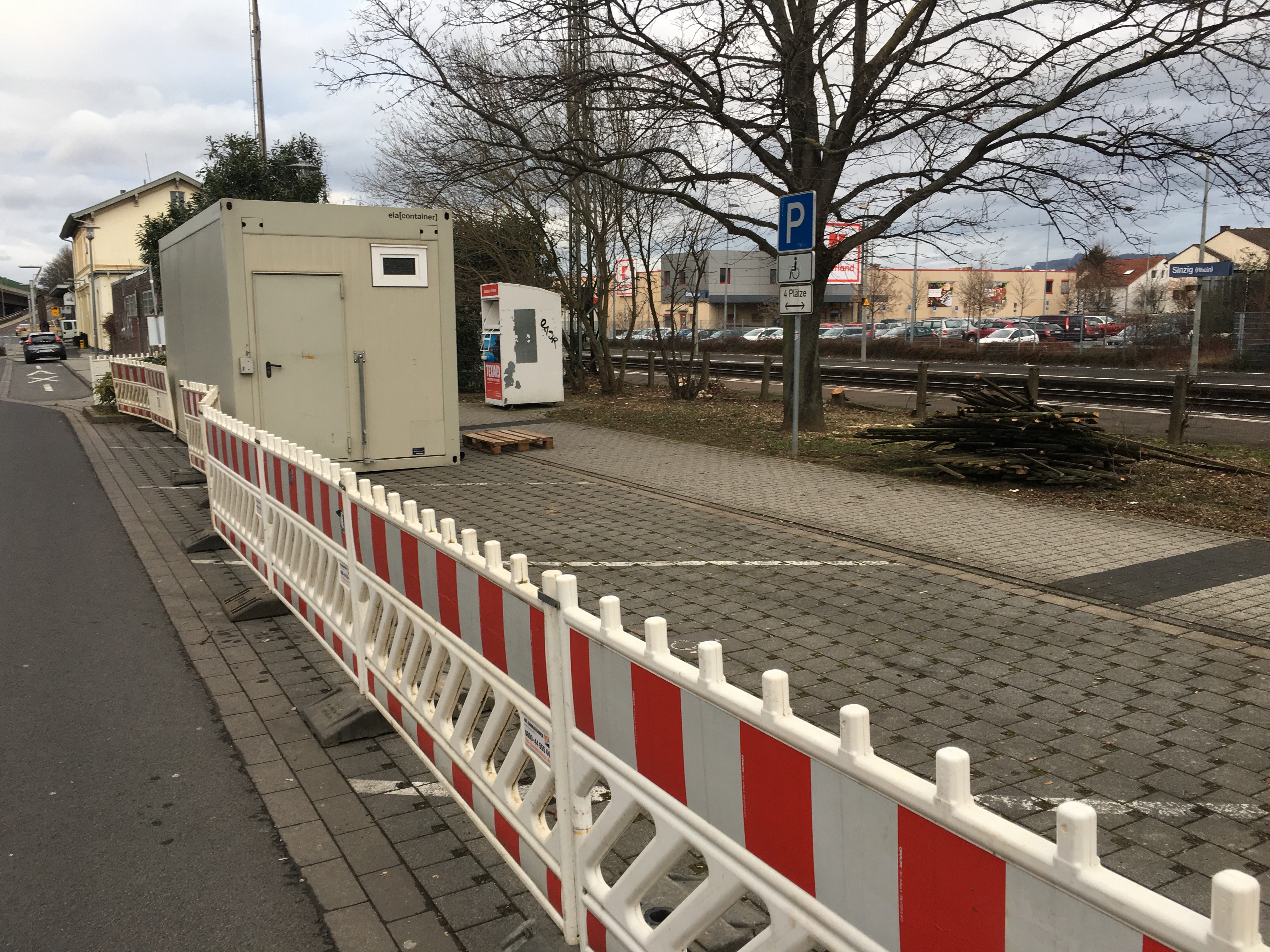 Aufgrund der Modernierung am Bahnhof sind derzeit Verkehrsbeeinträchtigungen erforderlich