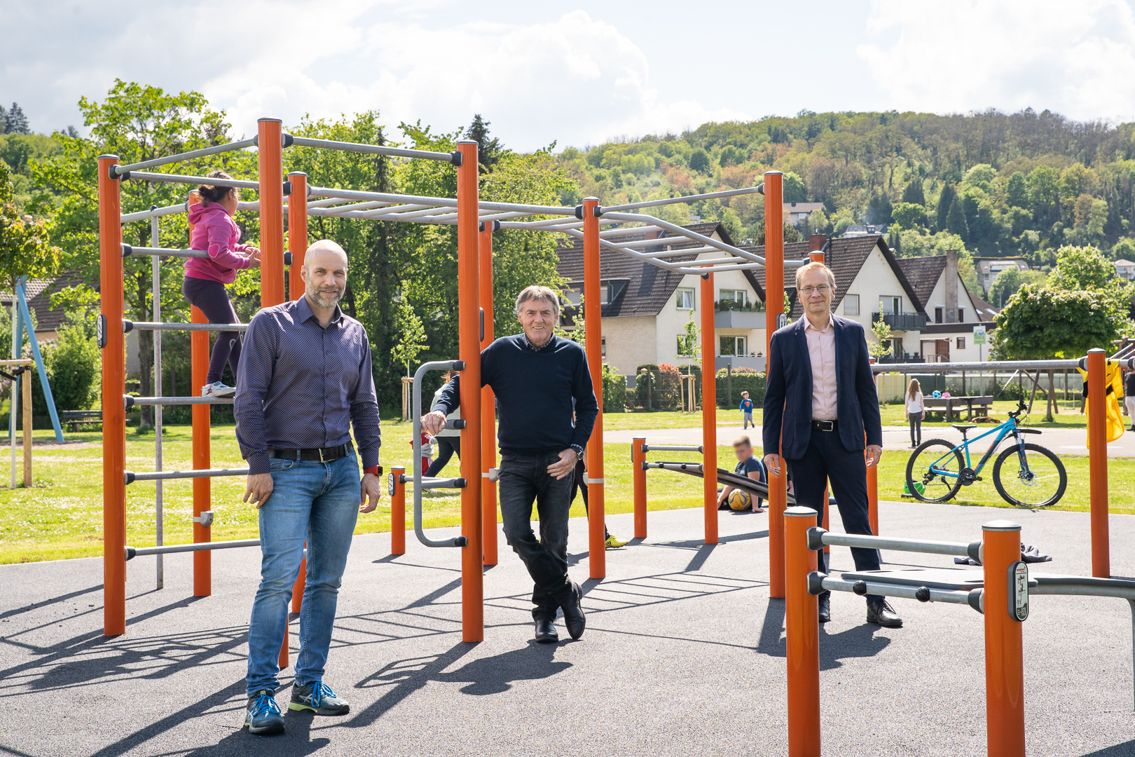 Bürgermeister Andreas Geron und Ortsvorsteher Gunter Windheuser überzeugten sich mit Bauamtsleiter Marco Schreiner von der Vielfältigkeit der Anlage.