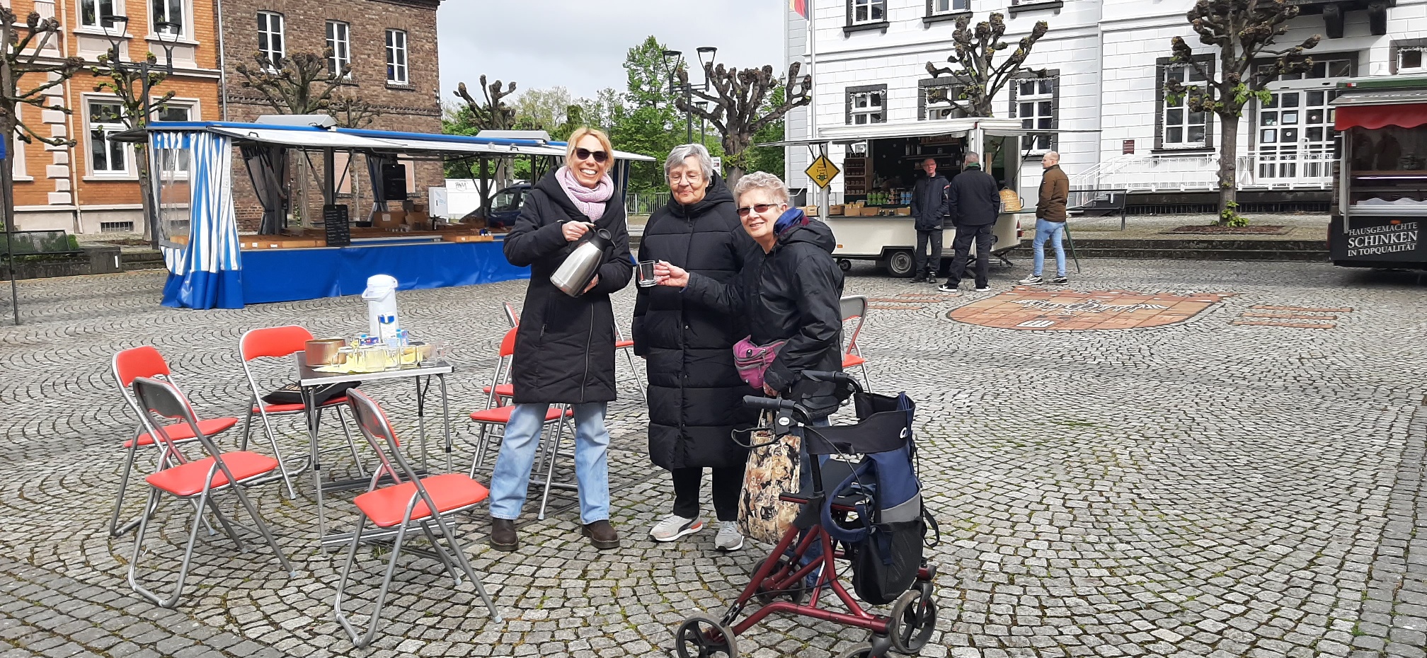 Klapp-Café lädt monatlich auf den Wochenmarkt